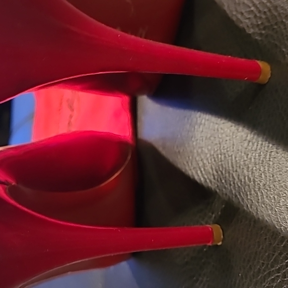 Authentic Christian Loboutins red patent leather shoes size 38 - Picture 4 of 4